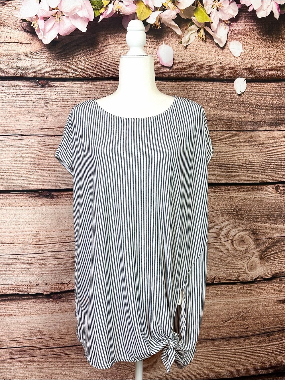 Max Studio Women’s Rayon White Black Striped Knot Front Tunic 2X